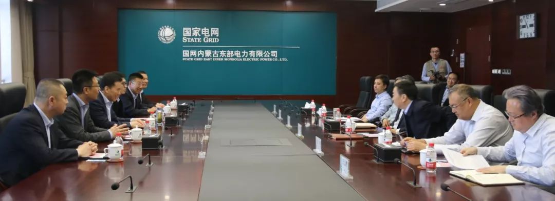 美高梅智能董事长张传卫与国网蒙东电力公司总经理张成松会谈1.jpg 美高梅智能董事长张传卫与国网蒙东电力公司总经理张成松会谈1.jpg